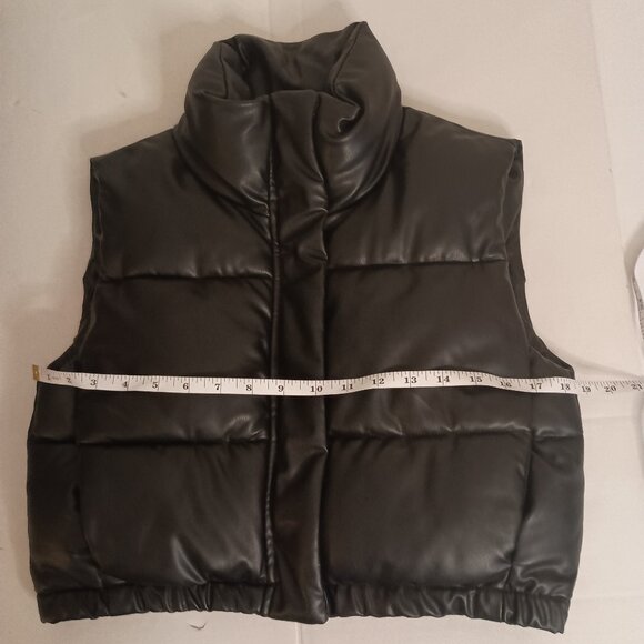 ZARA Gorpcore Black Faux Leather Crop Puffer Vest Women’s XS Streetwear EUC - Picture 11 of 15